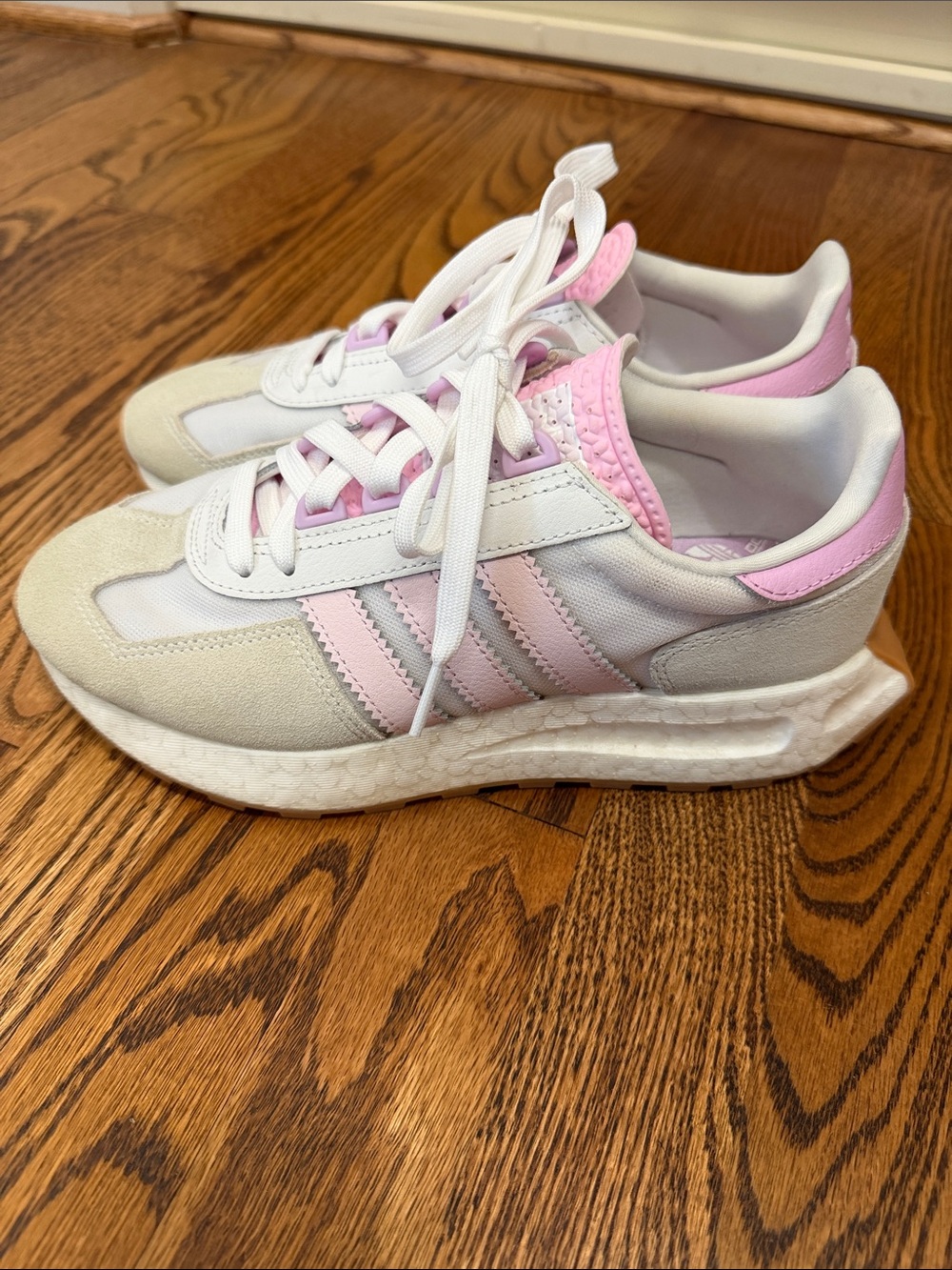 adidas Women's White and Light Pink Casual Runner Sneakers